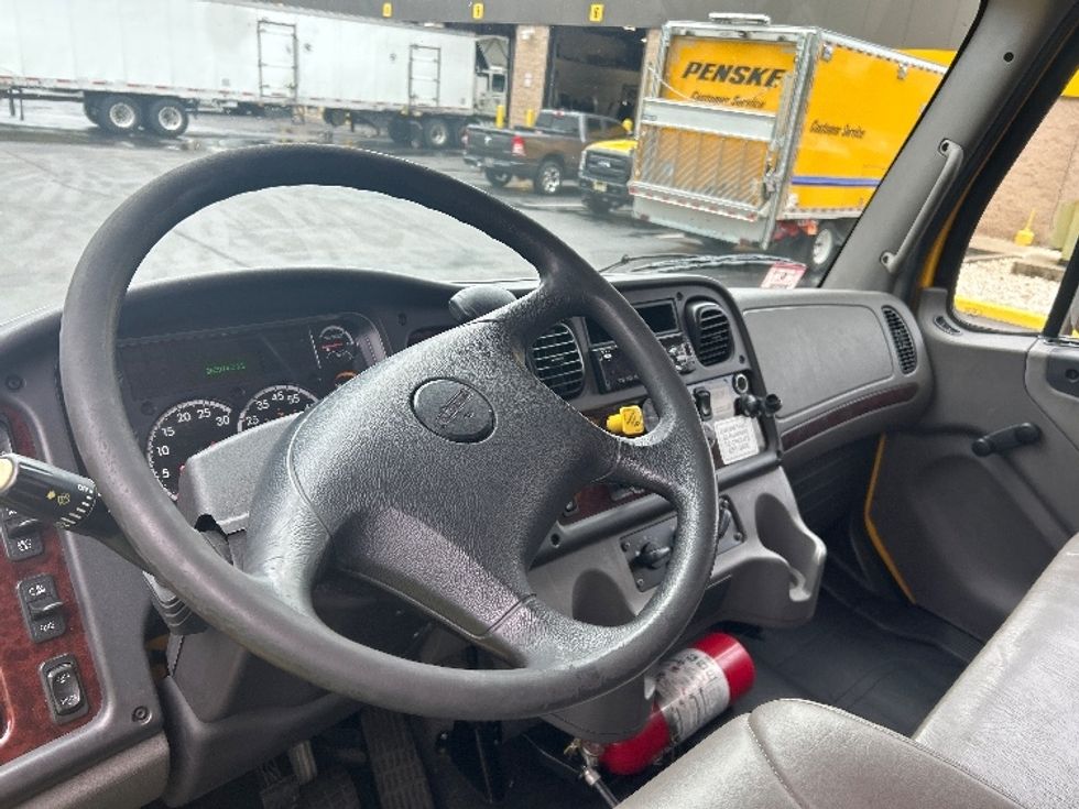 Medium Duty Box Truck-Light and Medium Duty Trucks-Freightliner-2020-M2-Norton-MA-267,125\n\t\tmiles-$ 34,750 - Image 17