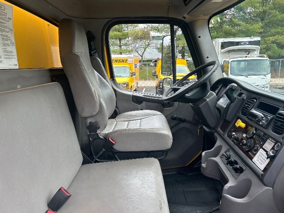 Medium Duty Box Truck-Light and Medium Duty Trucks-Freightliner-2020-M2-Norton-MA-267,125\n\t\tmiles-$ 34,750 - Image 22
