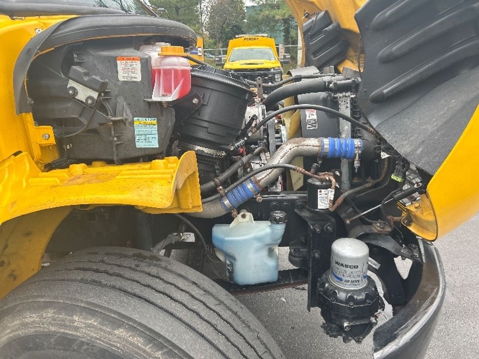 Medium Duty Box Truck-Light and Medium Duty Trucks-Freightliner-2020-M2-Norton-MA-267,125\n\t\tmiles-$ 34,750 - Image 23