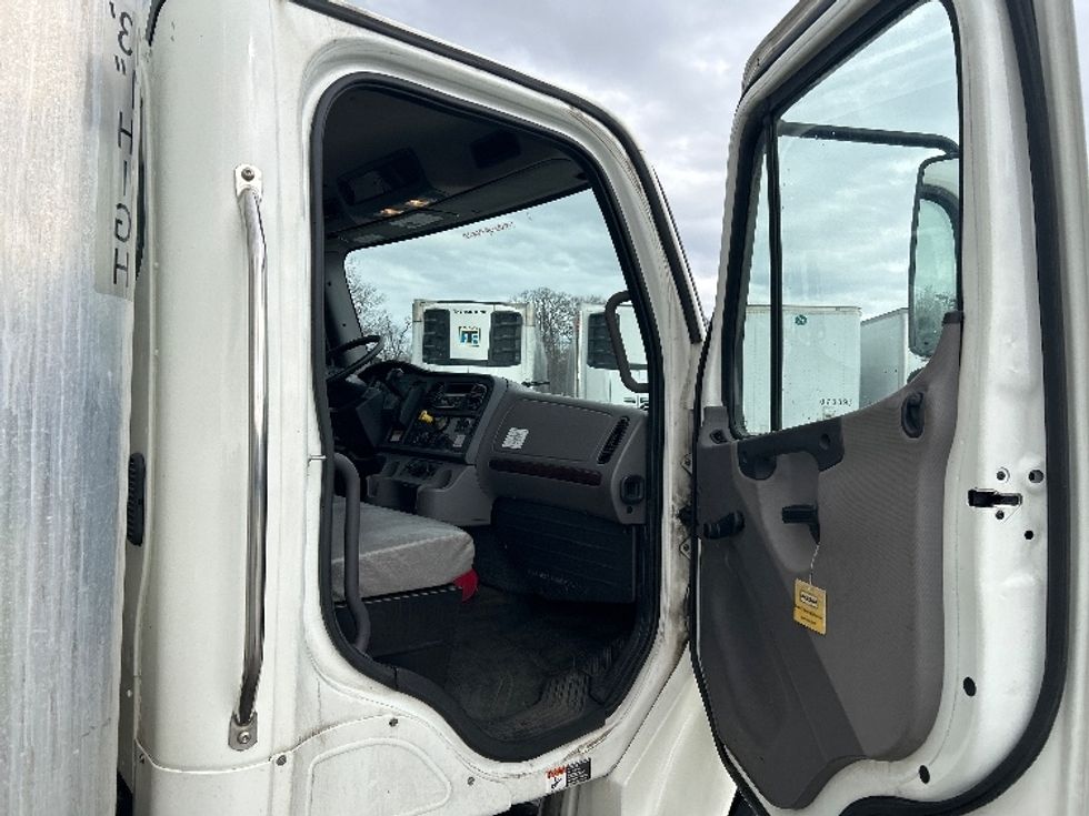 Medium Duty Box Truck-Light and Medium Duty Trucks-Freightliner-2020-M2-Oakwood Village-OH-198,565\n\t\tmiles-$ 46,750 - Image 20