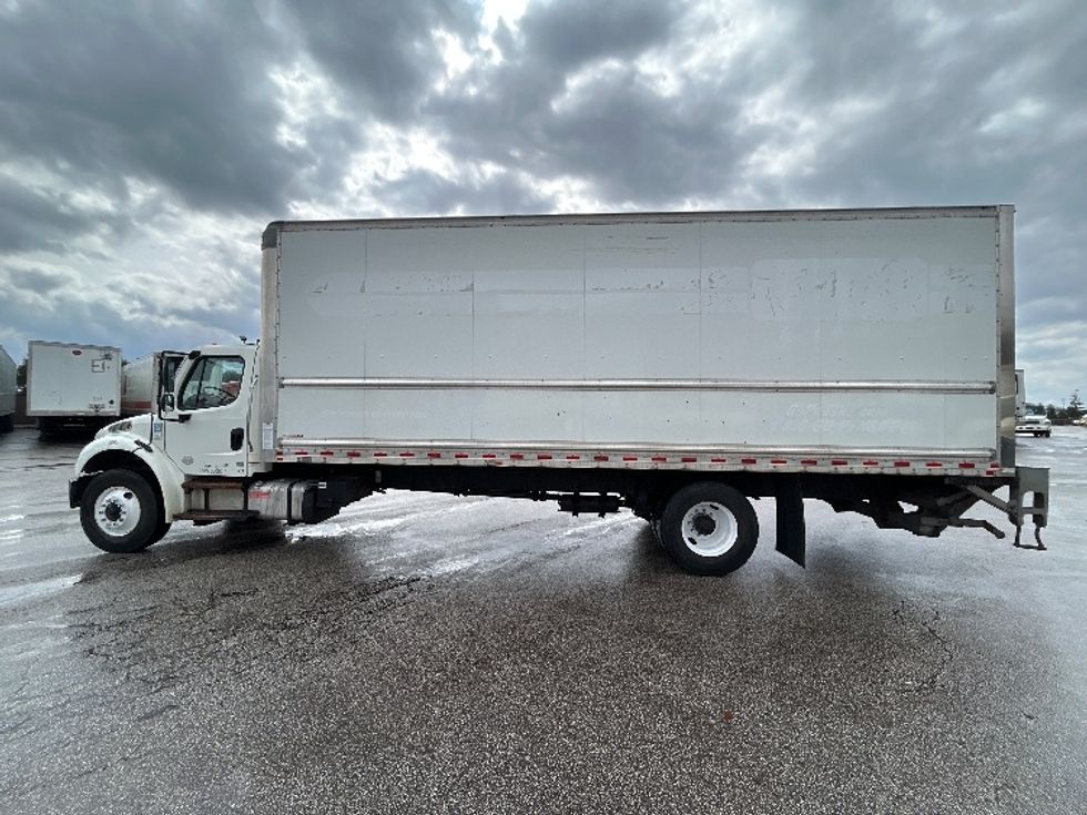 Medium Duty Box Truck-Light and Medium Duty Trucks-Freightliner-2020-M2-Oakwood Village-OH-198,565\n\t\tmiles-$ 46,750 - Image 4