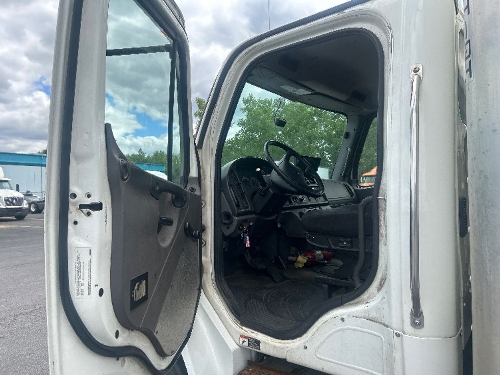Medium Duty Box Truck-Light and Medium Duty Trucks-Freightliner-2020-M2-Obetz-OH-192,577\n\t\tmiles-$ 49,250 - Image 16