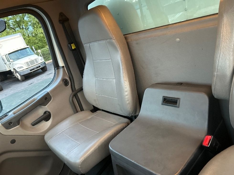 Medium Duty Box Truck-Light and Medium Duty Trucks-Freightliner-2020-M2-Obetz-OH-317,550\n\t\tmiles-$ 23,500 - Image 19