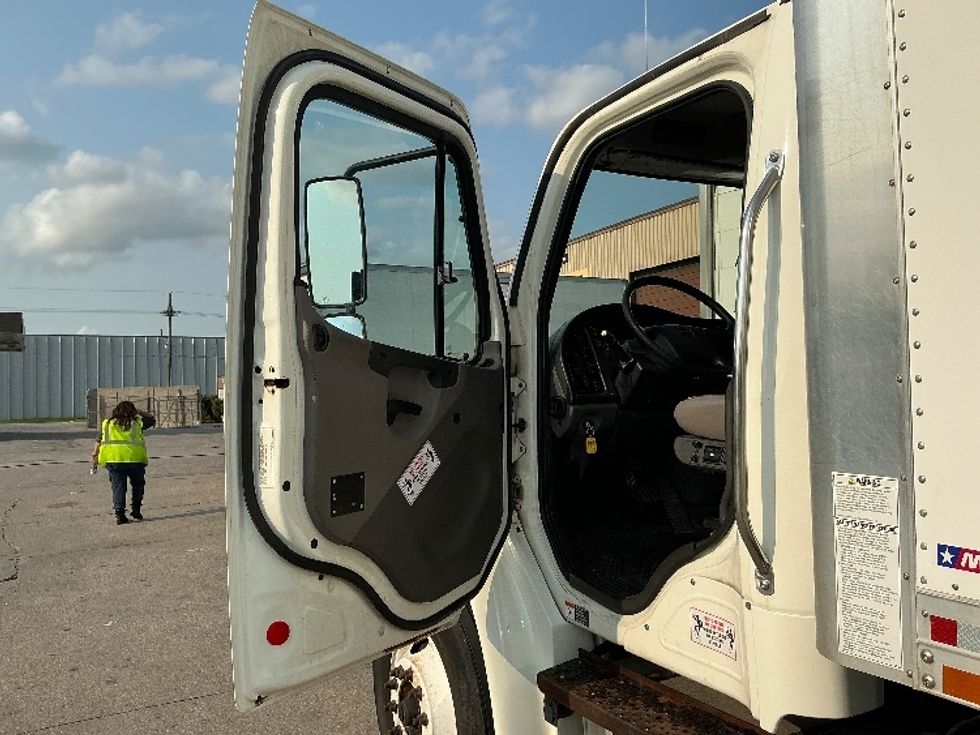 Medium Duty Box Truck-Light and Medium Duty Trucks-Freightliner-2020-M2-Omaha-NE-339,387\n\t\tmiles-$ 23,500 - Image 16