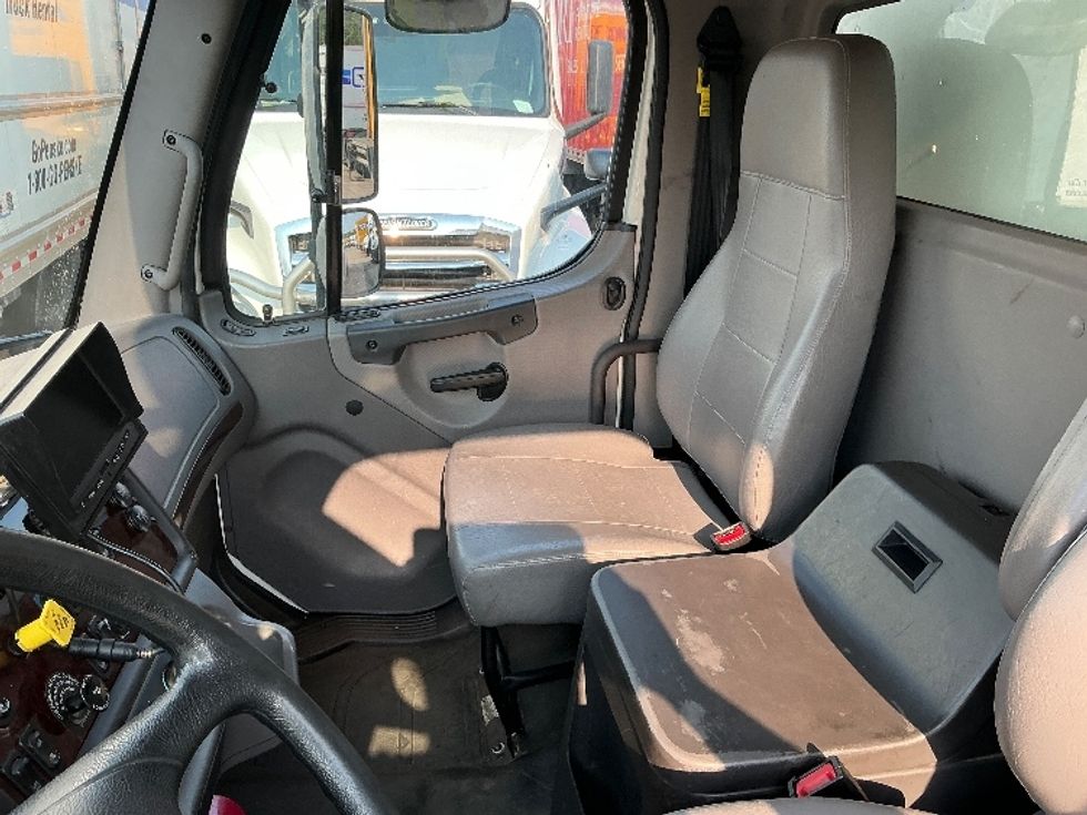Medium Duty Box Truck-Light and Medium Duty Trucks-Freightliner-2020-M2-Omaha-NE-339,387\n\t\tmiles-$ 23,500 - Image 19