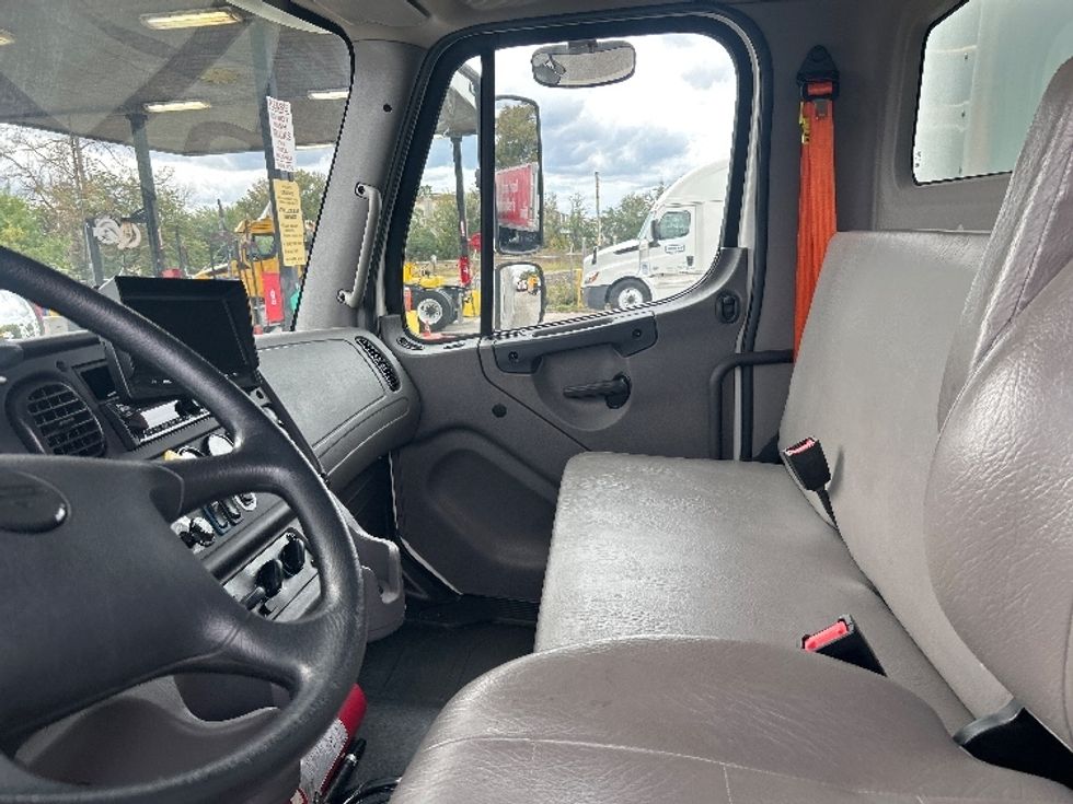 Medium Duty Box Truck-Light and Medium Duty Trucks-Freightliner-2020-M2-Orlando-FL-17,446\n\t\tmiles-$ 68,750 - Image 19