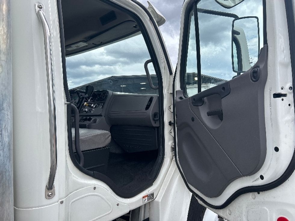 Medium Duty Box Truck-Light and Medium Duty Trucks-Freightliner-2020-M2-Orlando-FL-17,446\n\t\tmiles-$ 68,750 - Image 20