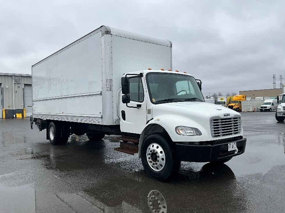 Medium Duty Box Truck-Light and Medium Duty Trucks-Freightliner-2020-M2-Ottawa-ON-211,478\n\t\tkm-$ 77,500 - Image 1
