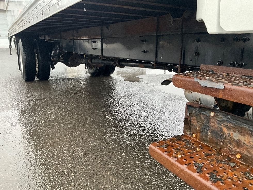 Medium Duty Box Truck-Light and Medium Duty Trucks-Freightliner-2020-M2-Ottawa-ON-211,478\n\t\tkm-$ 77,500 - Image 14