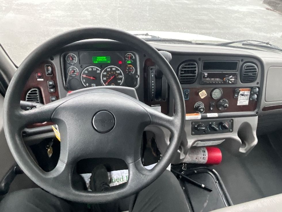 Medium Duty Box Truck-Light and Medium Duty Trucks-Freightliner-2020-M2-Ottawa-ON-211,478\n\t\tkm-$ 77,500 - Image 19