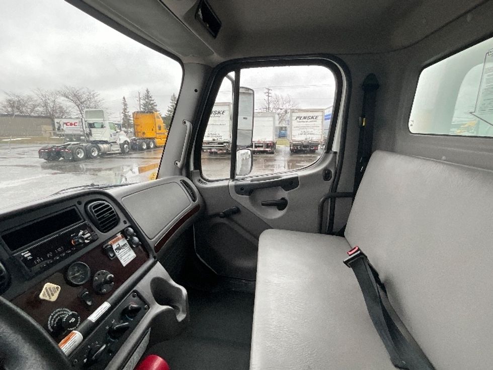 Medium Duty Box Truck-Light and Medium Duty Trucks-Freightliner-2020-M2-Ottawa-ON-211,478\n\t\tkm-$ 77,500 - Image 20