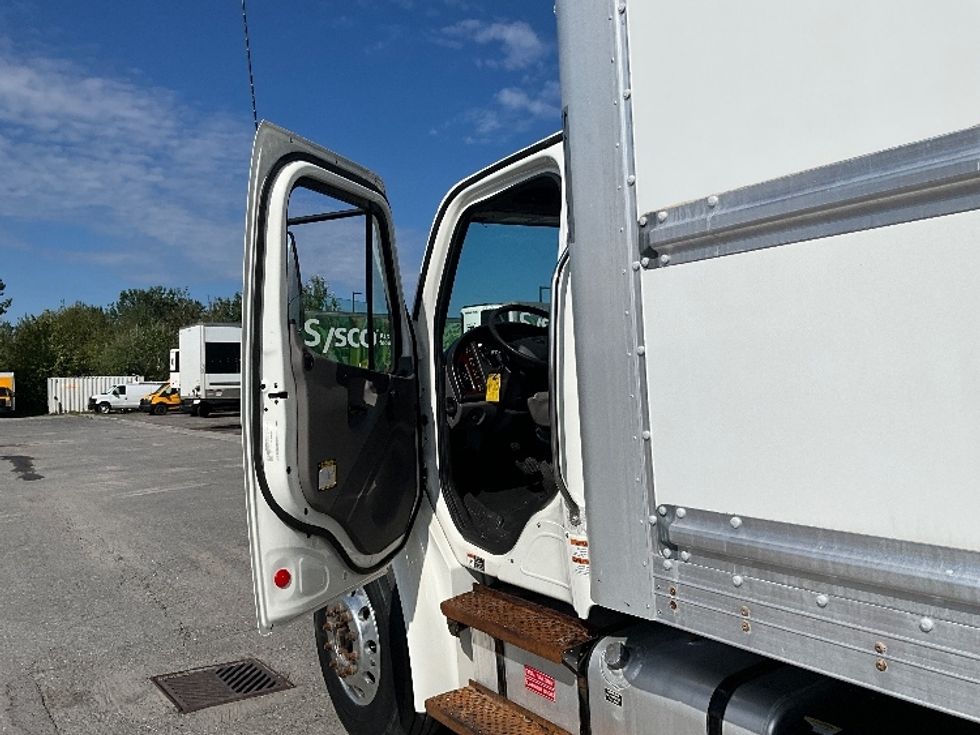 Medium Duty Box Truck-Light and Medium Duty Trucks-Freightliner-2020-M2-Ottawa-ON-234,199\n\t\tkm-$ 68,000 - Image 16