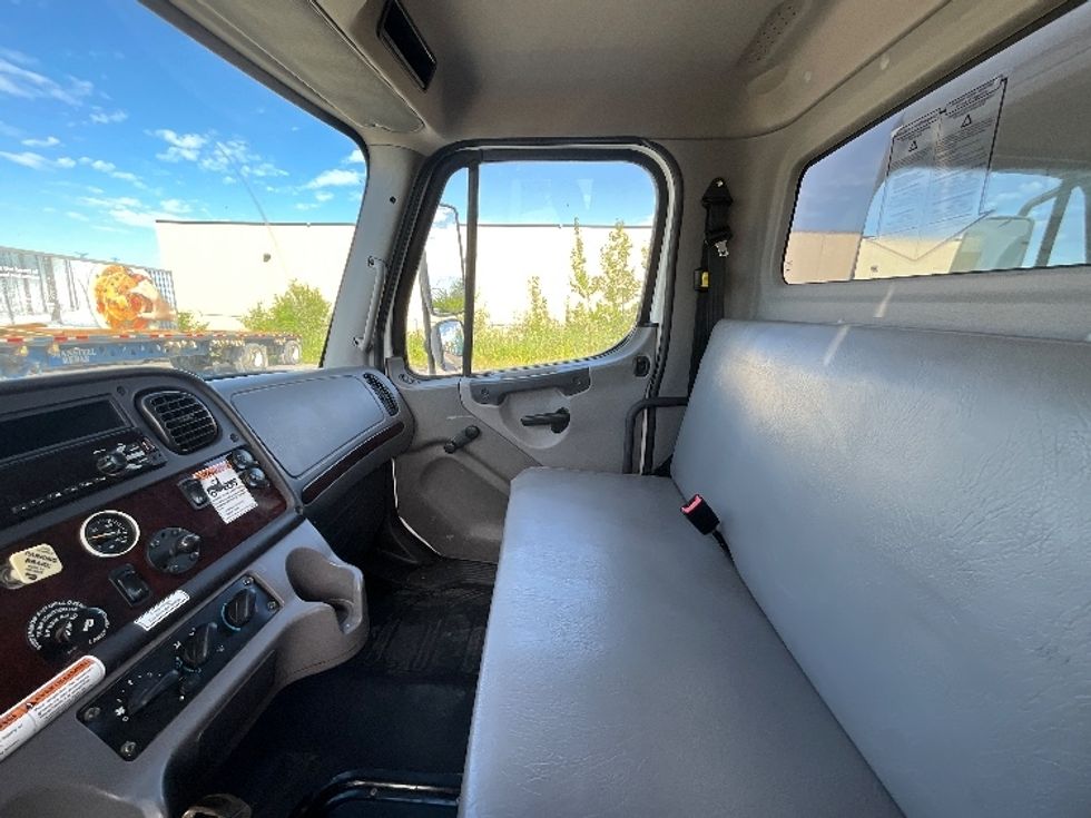Medium Duty Box Truck-Light and Medium Duty Trucks-Freightliner-2020-M2-Ottawa-ON-234,199\n\t\tkm-$ 68,000 - Image 19