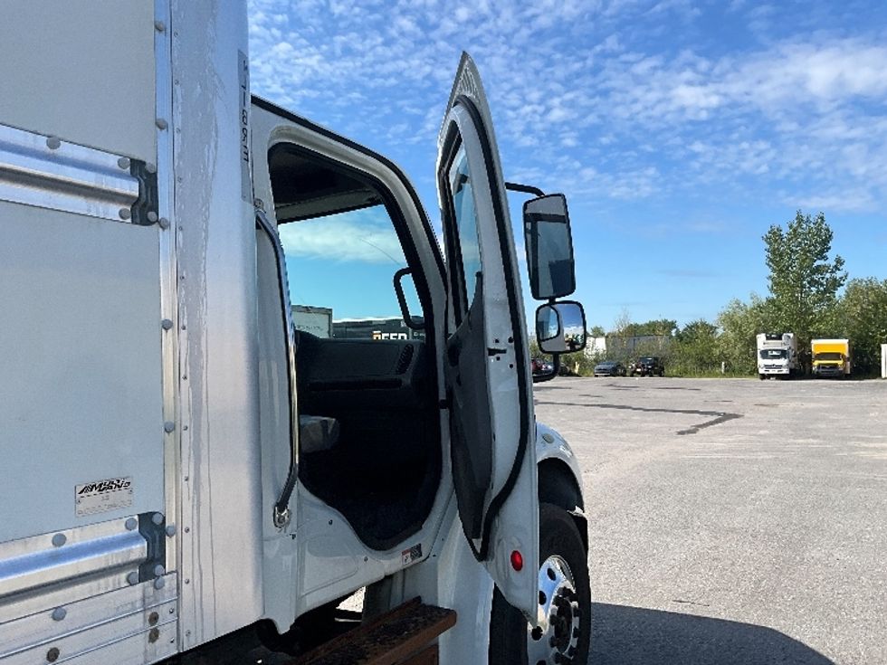 Medium Duty Box Truck-Light and Medium Duty Trucks-Freightliner-2020-M2-Ottawa-ON-234,199\n\t\tkm-$ 68,000 - Image 20