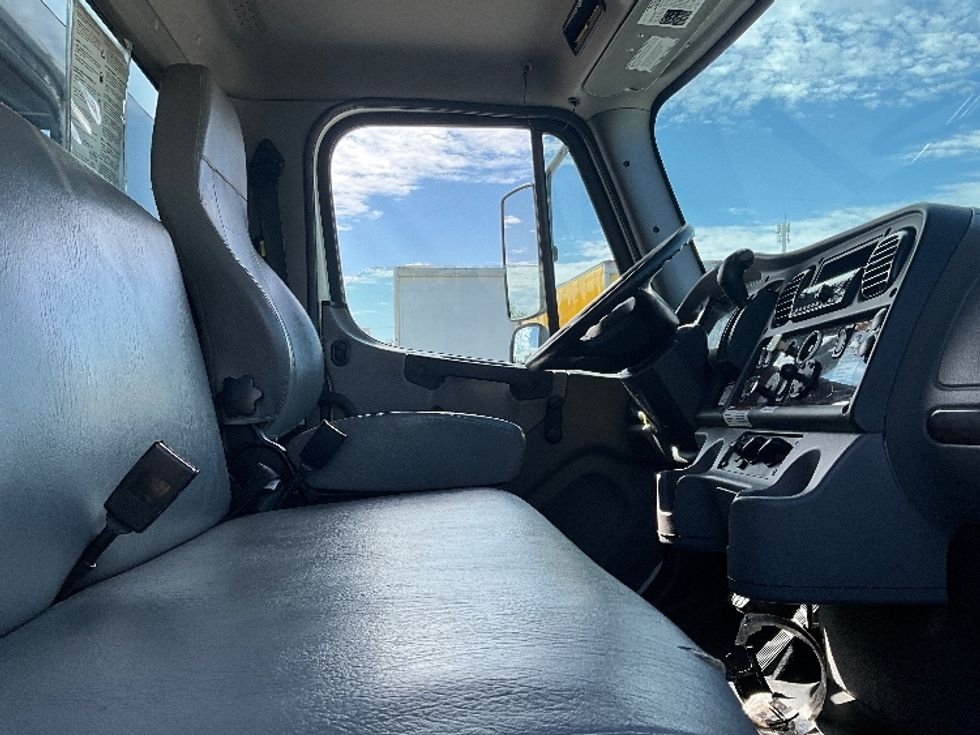 Medium Duty Box Truck-Light and Medium Duty Trucks-Freightliner-2020-M2-Ottawa-ON-234,199\n\t\tkm-$ 68,000 - Image 22
