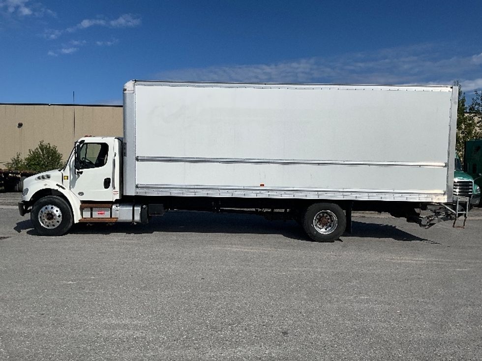 Medium Duty Box Truck-Light and Medium Duty Trucks-Freightliner-2020-M2-Ottawa-ON-234,199\n\t\tkm-$ 68,000 - Image 4