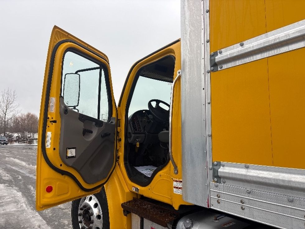Medium Duty Box Truck-Light and Medium Duty Trucks-Freightliner-2020-M2-Ottawa-ON-234,890\n\t\tkm-$ 72,500 - Image 16