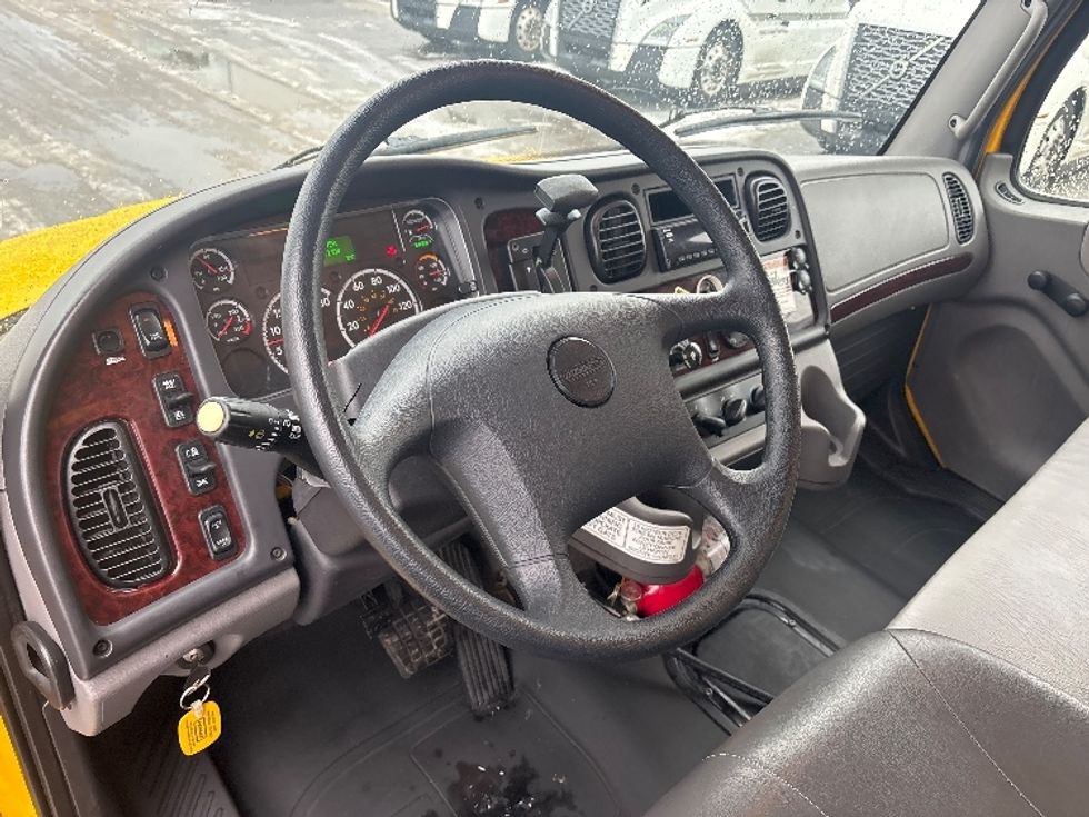 Medium Duty Box Truck-Light and Medium Duty Trucks-Freightliner-2020-M2-Ottawa-ON-234,890\n\t\tkm-$ 72,500 - Image 17