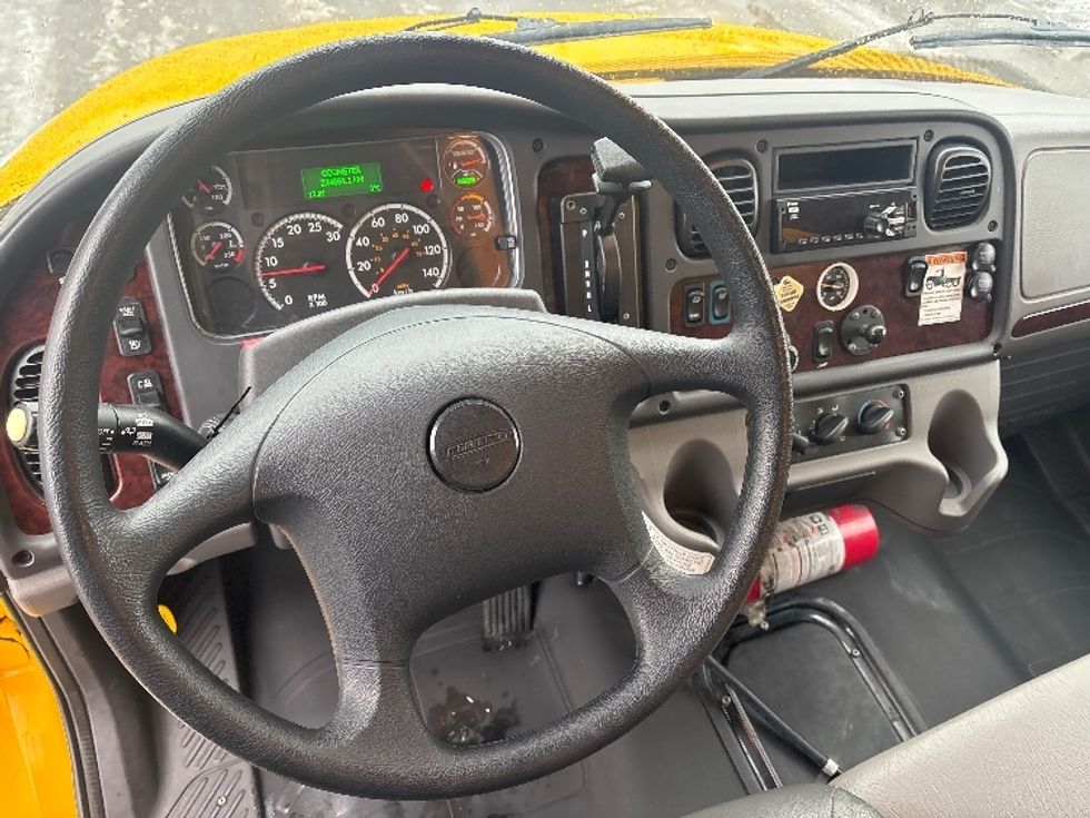 Medium Duty Box Truck-Light and Medium Duty Trucks-Freightliner-2020-M2-Ottawa-ON-234,890\n\t\tkm-$ 72,500 - Image 18