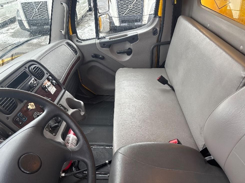 Medium Duty Box Truck-Light and Medium Duty Trucks-Freightliner-2020-M2-Ottawa-ON-234,890\n\t\tkm-$ 72,500 - Image 19