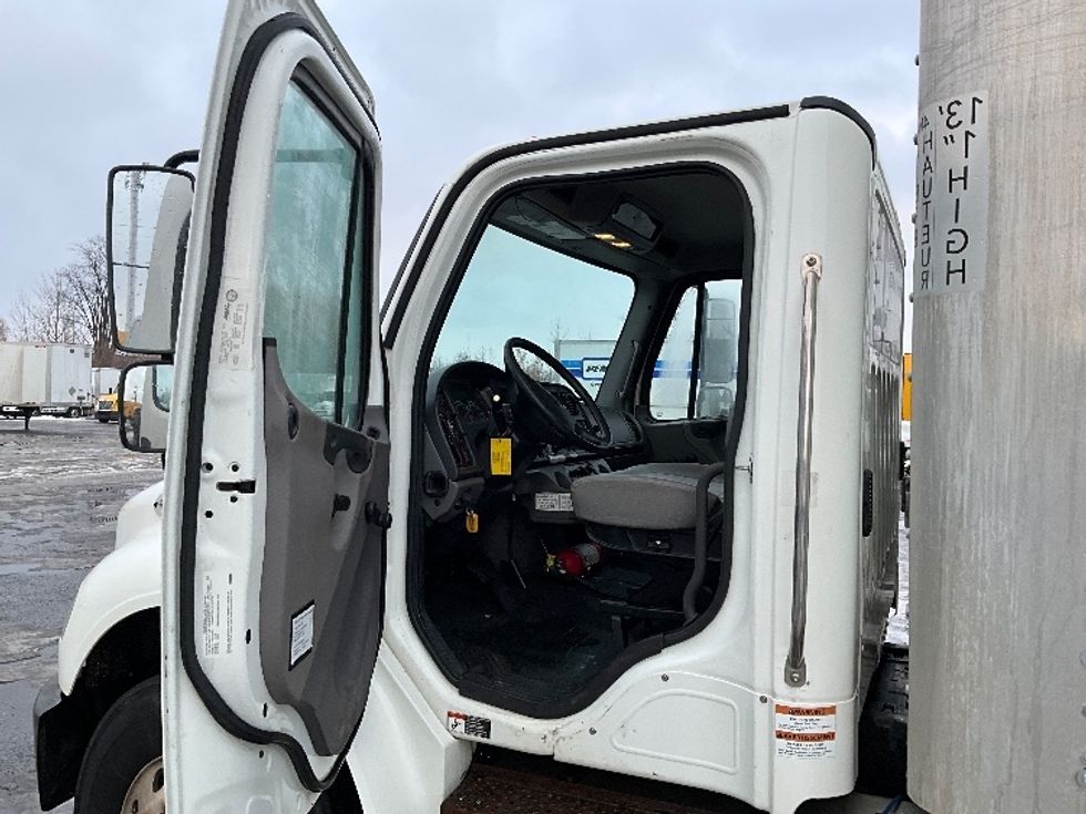 Medium Duty Box Truck-Light and Medium Duty Trucks-Freightliner-2020-M2-Ottawa-ON-258,032\n\t\tkm-$ 73,750 - Image 16