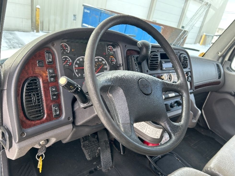 Medium Duty Box Truck-Light and Medium Duty Trucks-Freightliner-2020-M2-Ottawa-ON-258,032\n\t\tkm-$ 73,750 - Image 17