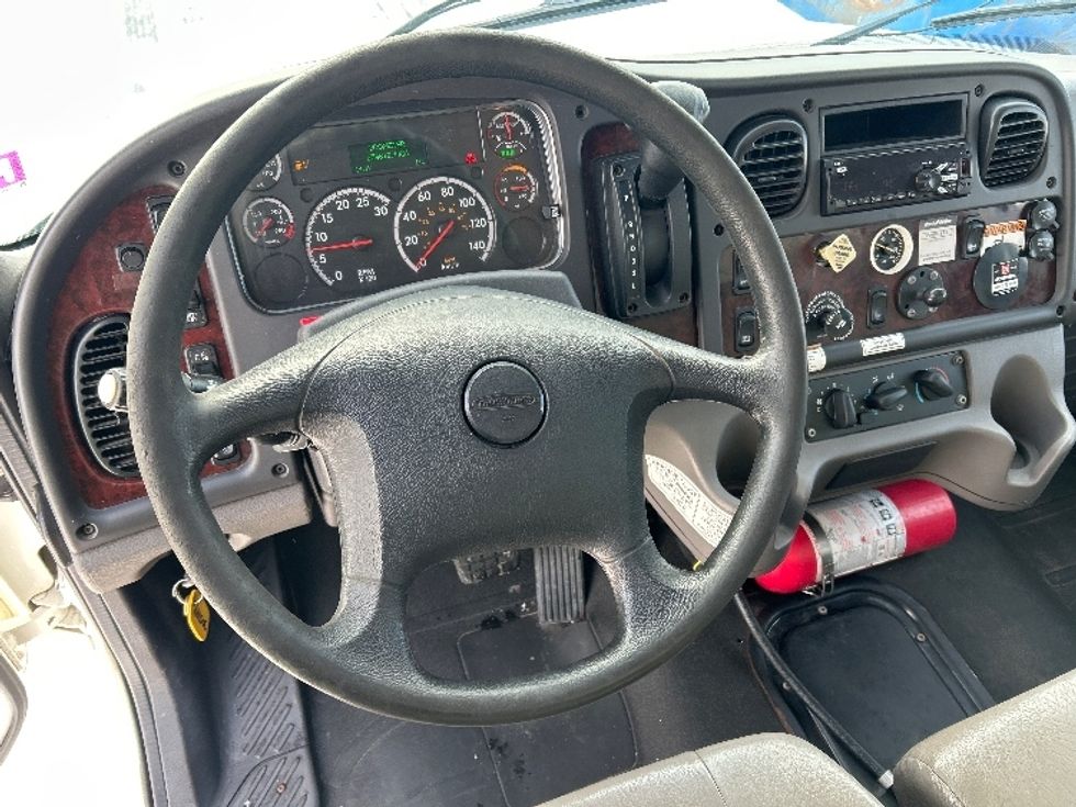 Medium Duty Box Truck-Light and Medium Duty Trucks-Freightliner-2020-M2-Ottawa-ON-258,032\n\t\tkm-$ 73,750 - Image 18