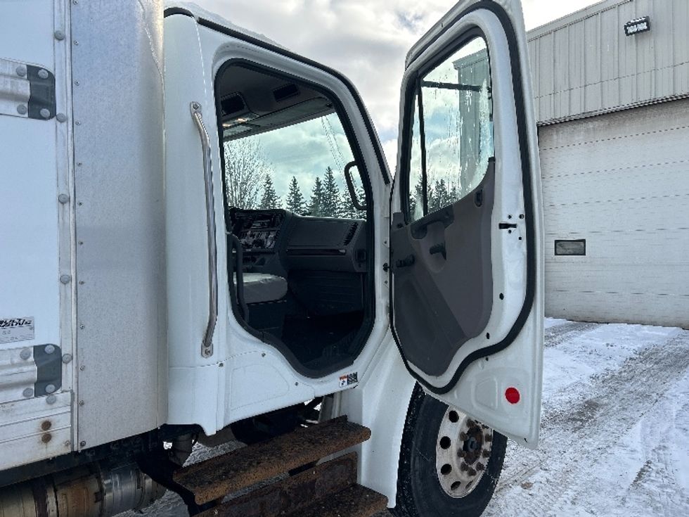 Medium Duty Box Truck-Light and Medium Duty Trucks-Freightliner-2020-M2-Ottawa-ON-258,032\n\t\tkm-$ 73,750 - Image 20