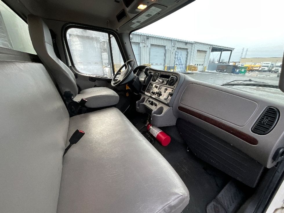 Medium Duty Box Truck-Light and Medium Duty Trucks-Freightliner-2020-M2-Ottawa-ON-258,032\n\t\tkm-$ 73,750 - Image 22