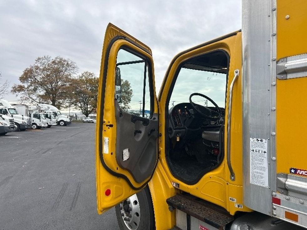 Medium Duty Box Truck-Light and Medium Duty Trucks-Freightliner-2020-M2-Pennsauken-NJ-171,283\n\t\tmiles-$ 43,750 - Image 17