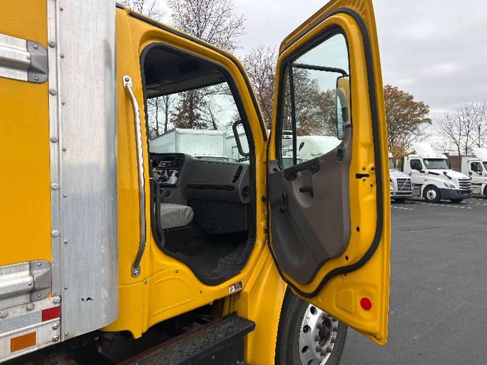 Medium Duty Box Truck-Light and Medium Duty Trucks-Freightliner-2020-M2-Pennsauken-NJ-171,283\n\t\tmiles-$ 43,750 - Image 20