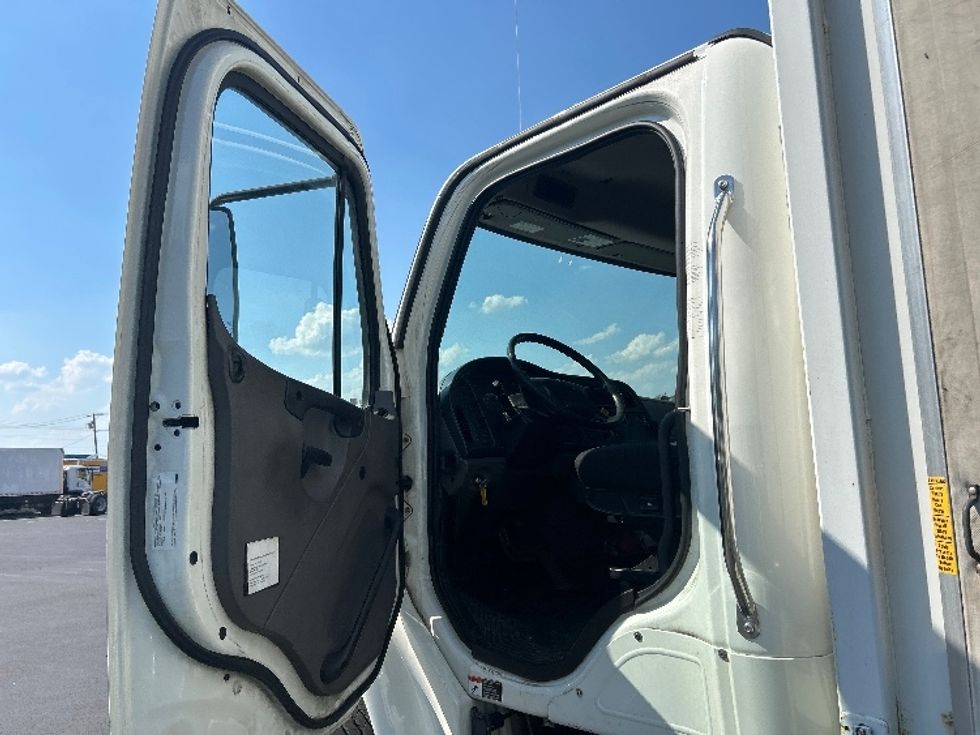 Medium Duty Box Truck-Light and Medium Duty Trucks-Freightliner-2020-M2-Pennsauken-NJ-171,761\n\t\tmiles-$ 55,500 - Image 15