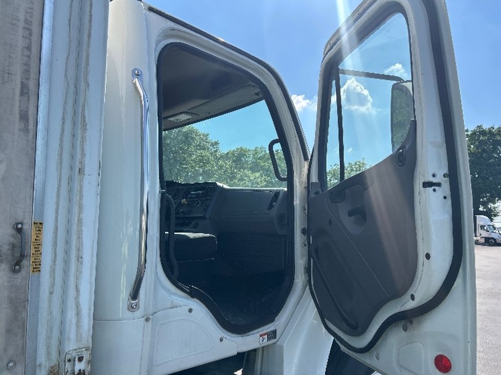 Medium Duty Box Truck-Light and Medium Duty Trucks-Freightliner-2020-M2-Pennsauken-NJ-171,761\n\t\tmiles-$ 55,500 - Image 19