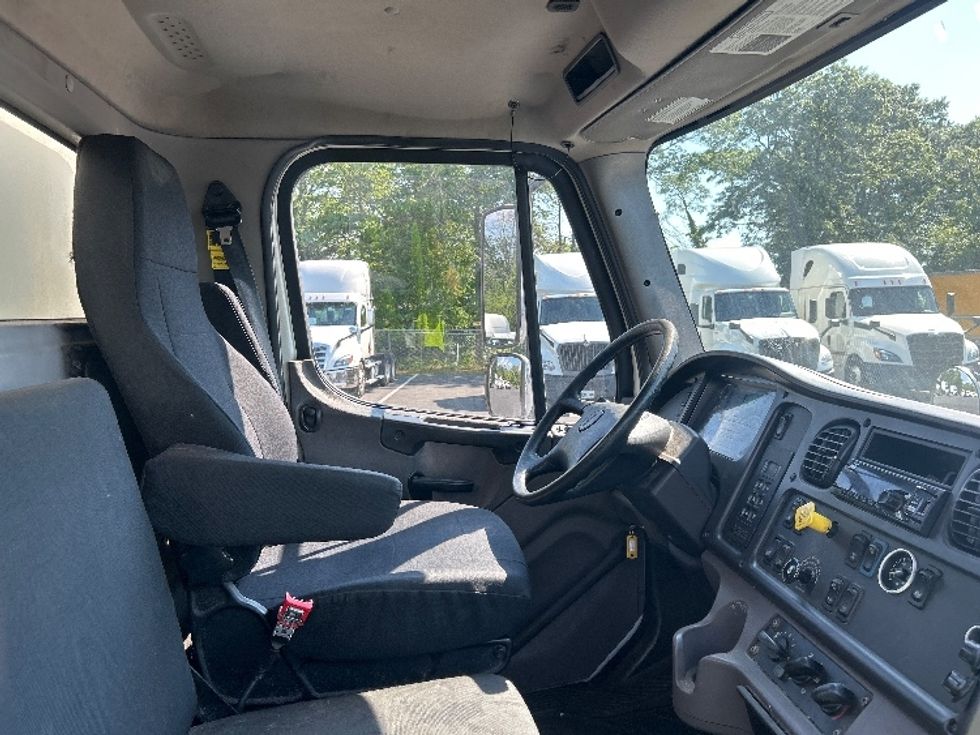 Medium Duty Box Truck-Light and Medium Duty Trucks-Freightliner-2020-M2-Pennsauken-NJ-171,761\n\t\tmiles-$ 55,500 - Image 21