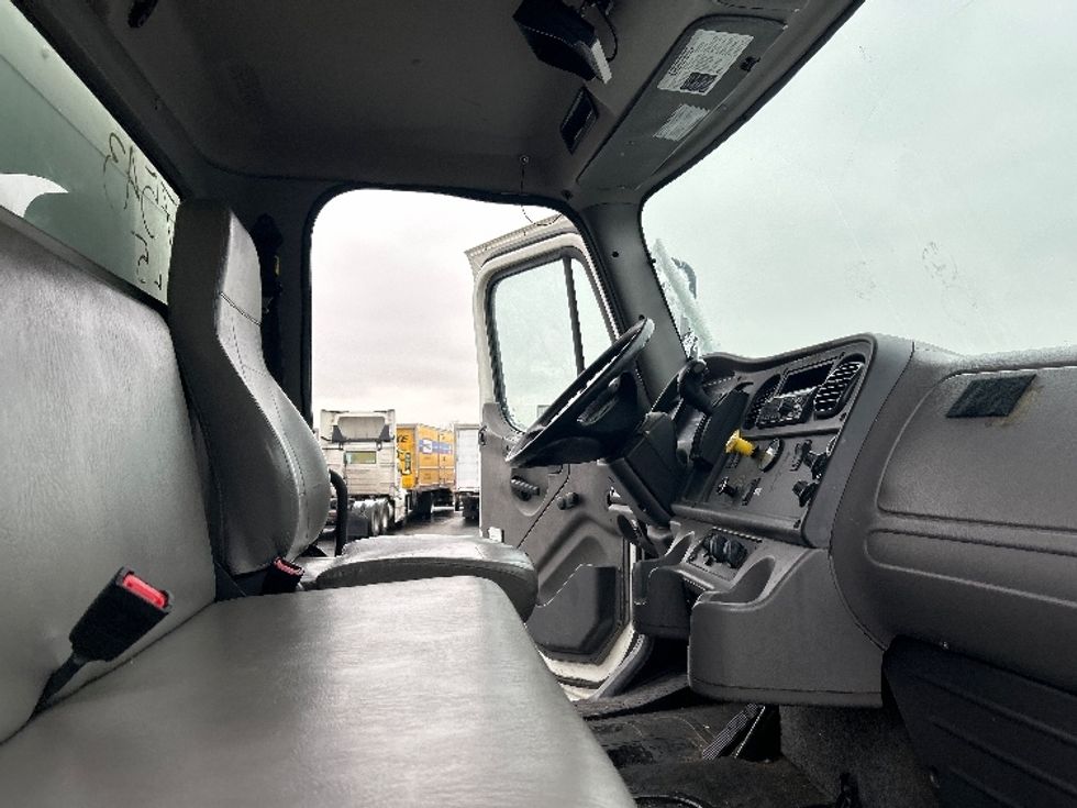 Medium Duty Box Truck-Light and Medium Duty Trucks-Freightliner-2020-M2-Pennsauken-NJ-56,100\n\t\tmiles-$ 64,500 - Image 22