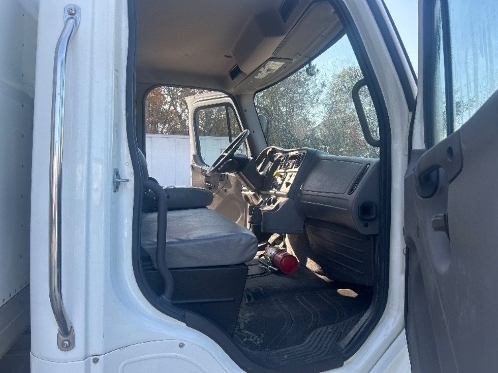 Medium Duty Box Truck-Light and Medium Duty Trucks-Freightliner-2020-M2-Pensacola-FL-128,290\n\t\tmiles-$ 56,250 - Image 19
