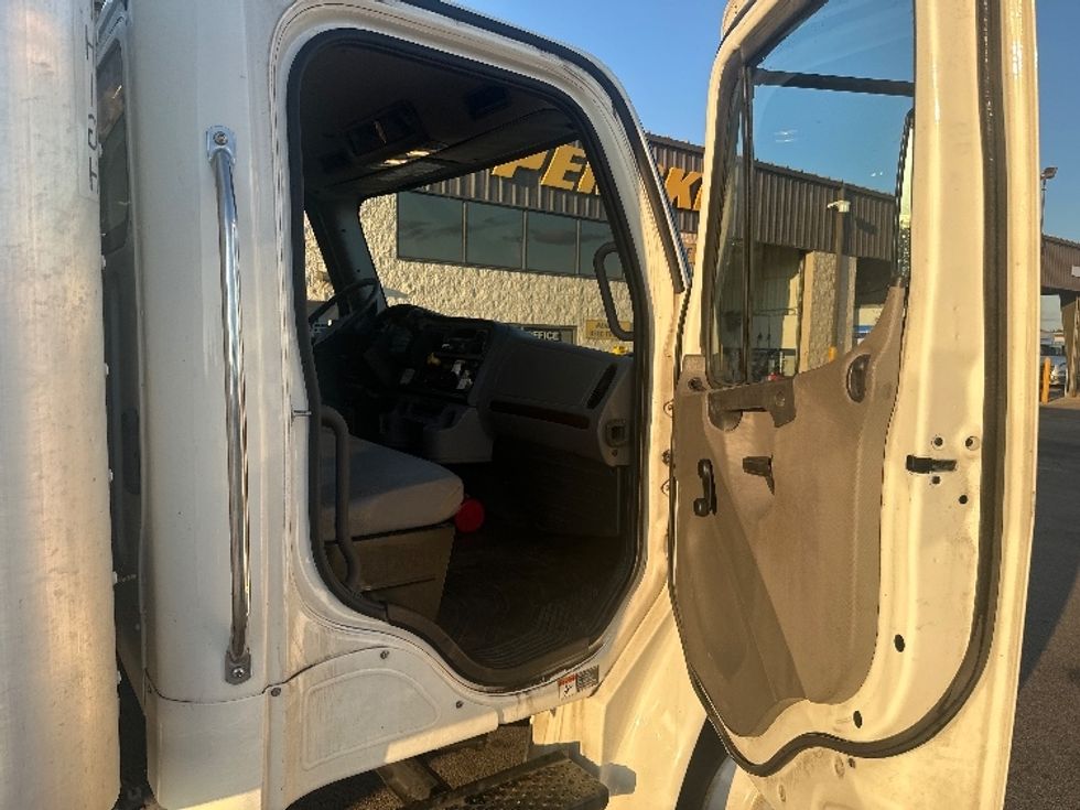 Medium Duty Box Truck-Light and Medium Duty Trucks-Freightliner-2020-M2-Piqua-OH-256,603\n\t\tmiles-$ 40,500 - Image 20