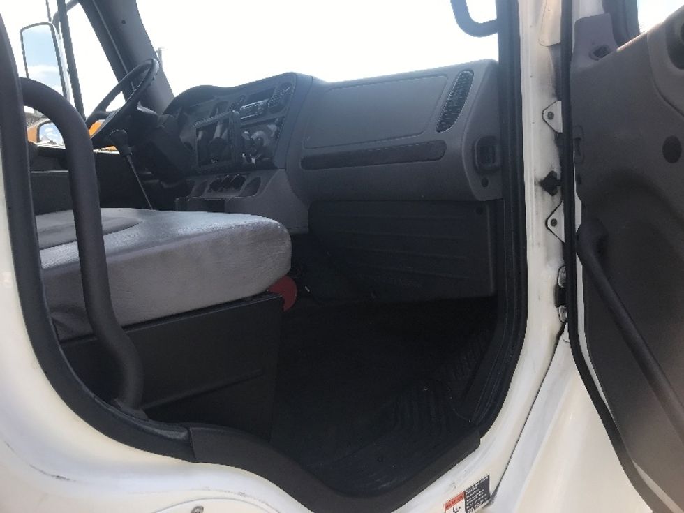 Medium Duty Box Truck-Light and Medium Duty Trucks-Freightliner-2020-M2-Pittsburgh-PA-118,344\n\t\tmiles-$ 45,250 - Image 15