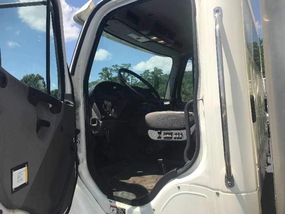 Medium Duty Box Truck-Light and Medium Duty Trucks-Freightliner-2020-M2-Pittsburgh-PA-118,344\n\t\tmiles-$ 45,250 - Image 19
