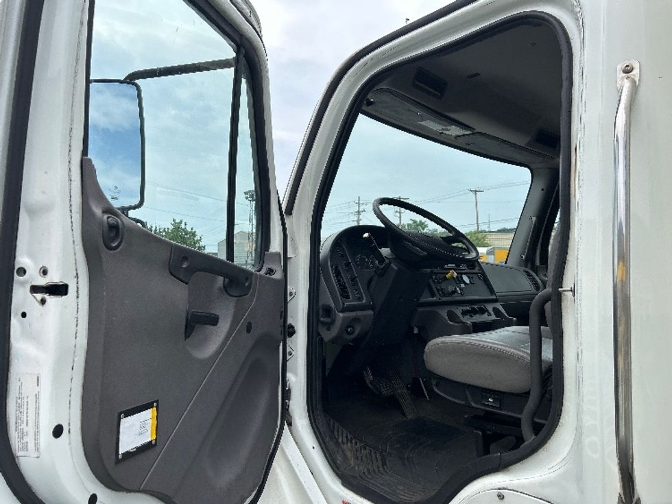 Medium Duty Box Truck-Light and Medium Duty Trucks-Freightliner-2020-M2-Pittsburgh-PA-411,012\n\t\tmiles-$ 23,000 - Image 16