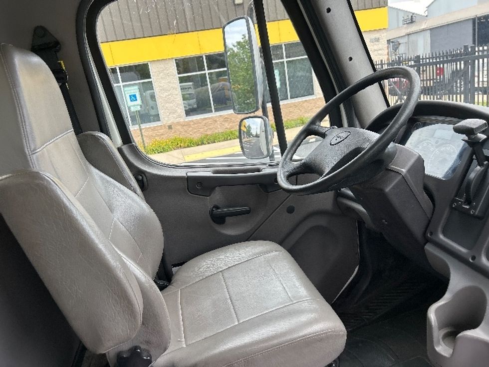 Medium Duty Box Truck-Light and Medium Duty Trucks-Freightliner-2020-M2-Pittsburgh-PA-411,012\n\t\tmiles-$ 23,000 - Image 22