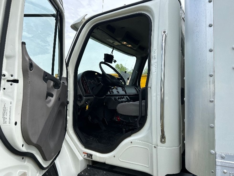 Medium Duty Box Truck-Light and Medium Duty Trucks-Freightliner-2020-M2-Poplar Bluff-MO-109,199\n\t\tmiles-$ 68,250 - Image 16
