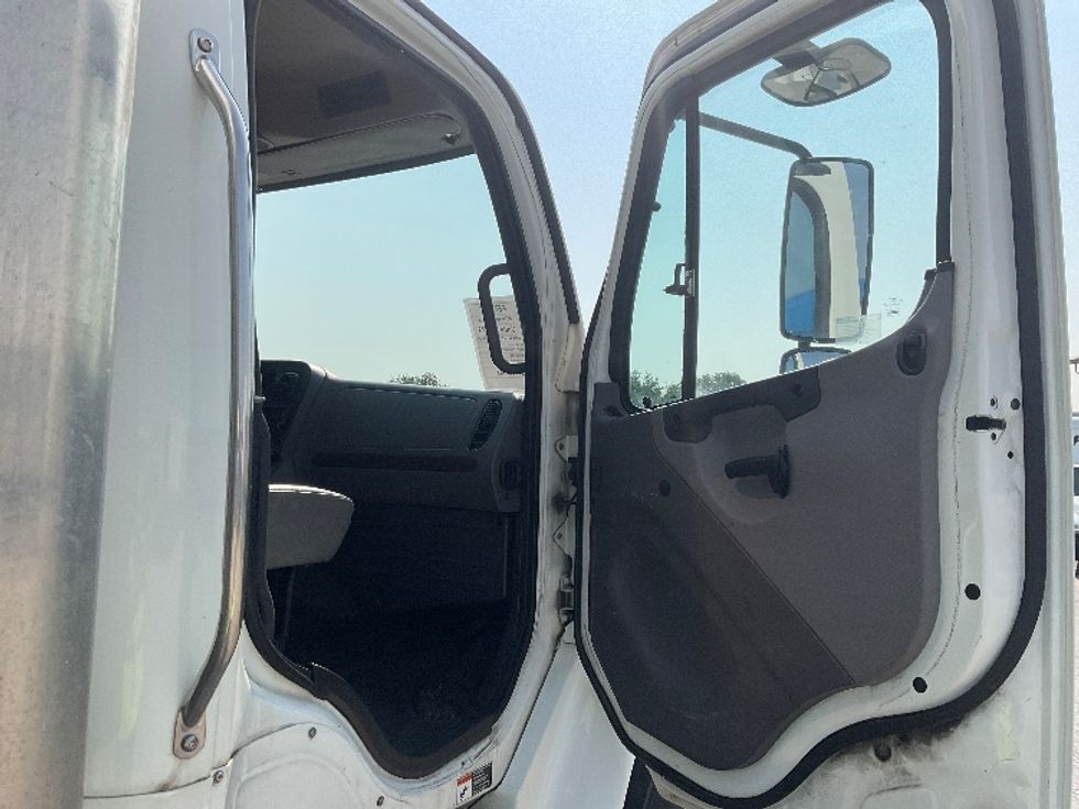 Medium Duty Box Truck-Light and Medium Duty Trucks-Freightliner-2020-M2-Poplar Bluff-MO-239,558\n\t\tmiles-$ 32,000 - Image 20
