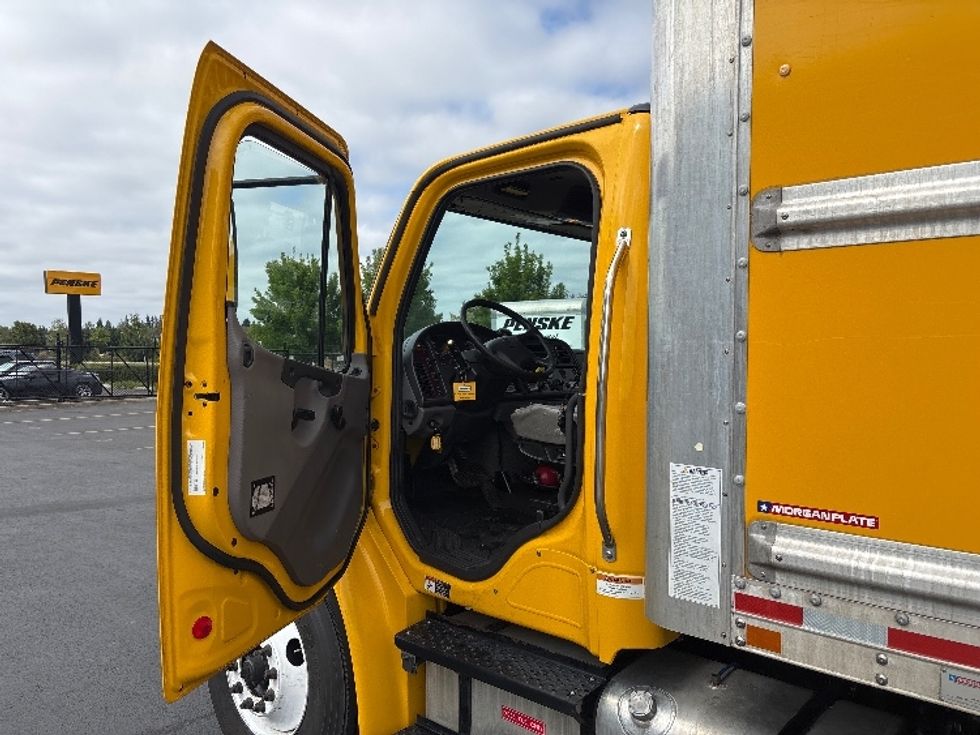 Medium Duty Box Truck-Light and Medium Duty Trucks-Freightliner-2020-M2-Portland-OR-135,482\n\t\tmiles-$ 63,500 - Image 16
