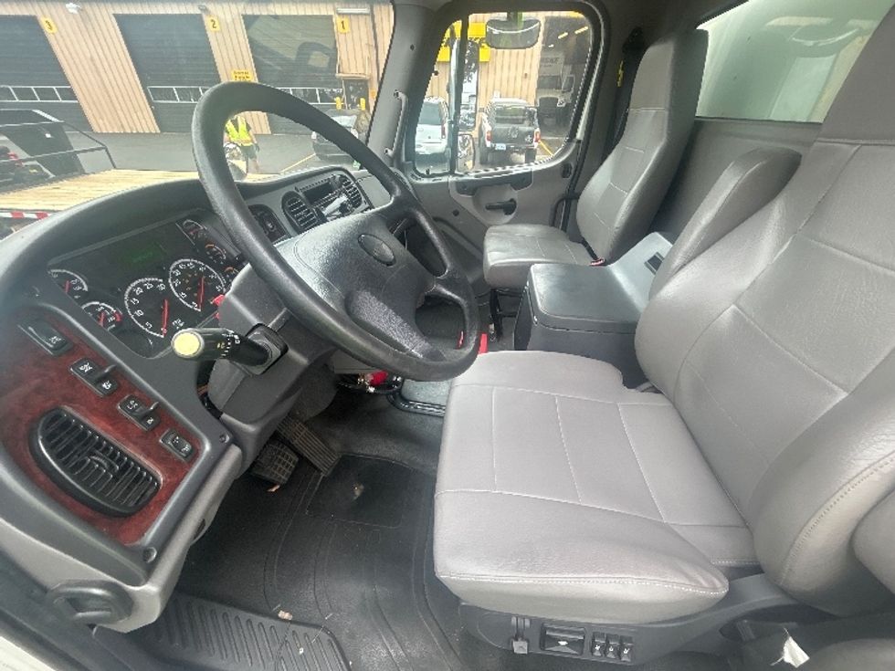 Medium Duty Box Truck-Light and Medium Duty Trucks-Freightliner-2020-M2-Portland-OR-203,854\n\t\tmiles-$ 35,750 - Image 17