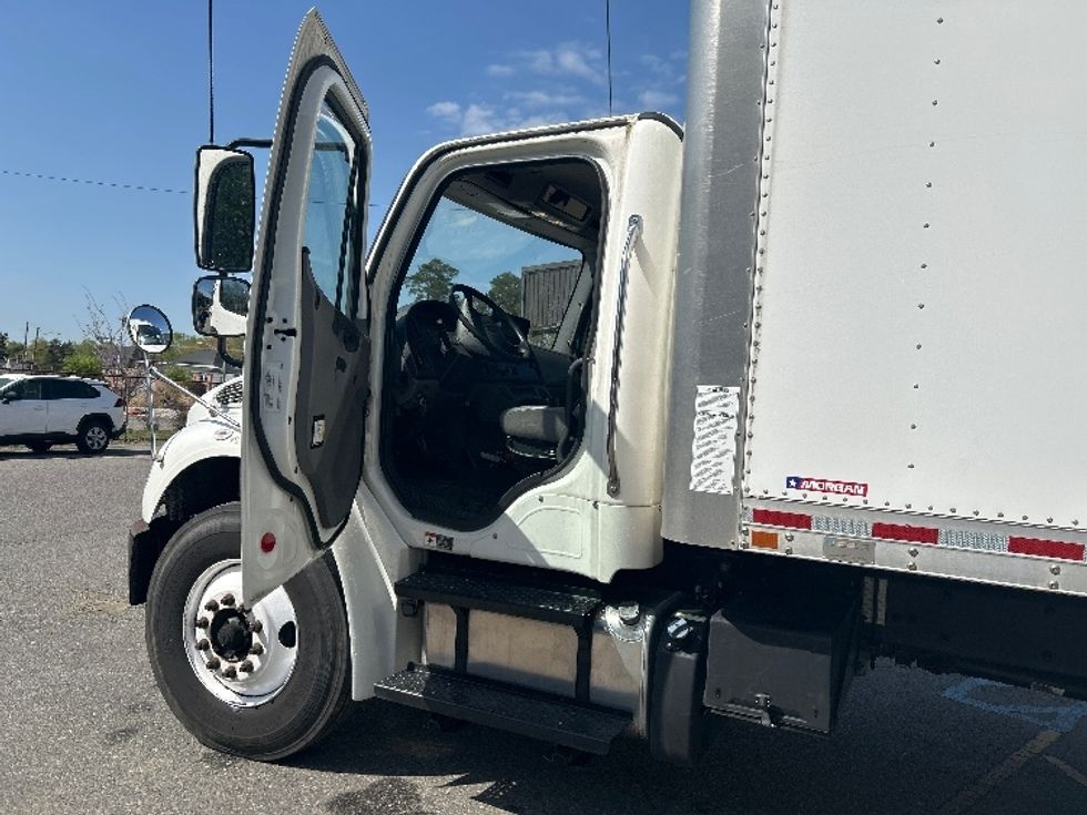 Medium Duty Box Truck-Light and Medium Duty Trucks-Freightliner-2020-M2-Prince George-VA-182,347\n\t\tmiles-$ 43,250 - Image 16