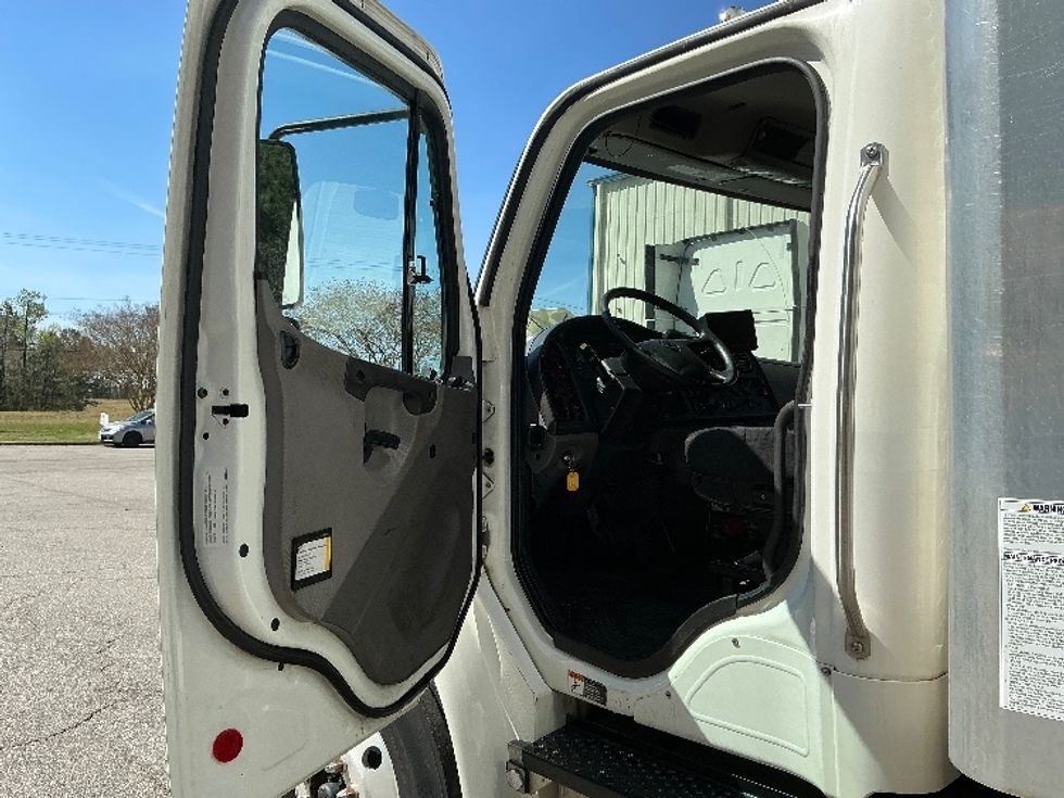 Medium Duty Box Truck-Light and Medium Duty Trucks-Freightliner-2020-M2-Prince George-VA-187,202\n\t\tmiles-$ 43,000 - Image 16