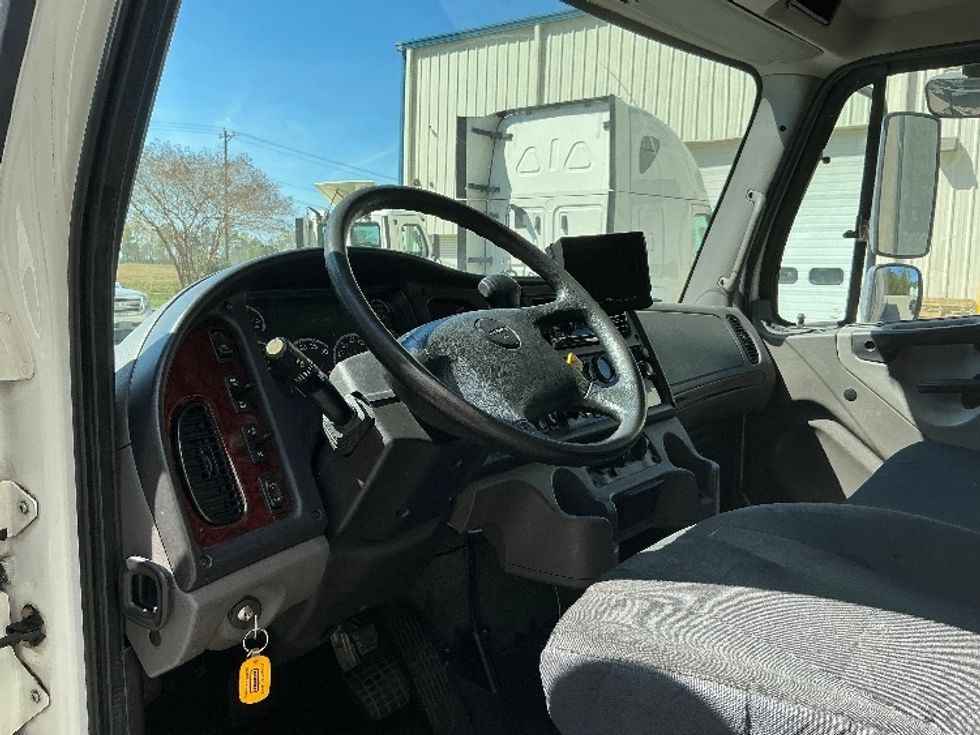 Medium Duty Box Truck-Light and Medium Duty Trucks-Freightliner-2020-M2-Prince George-VA-187,202\n\t\tmiles-$ 43,000 - Image 17