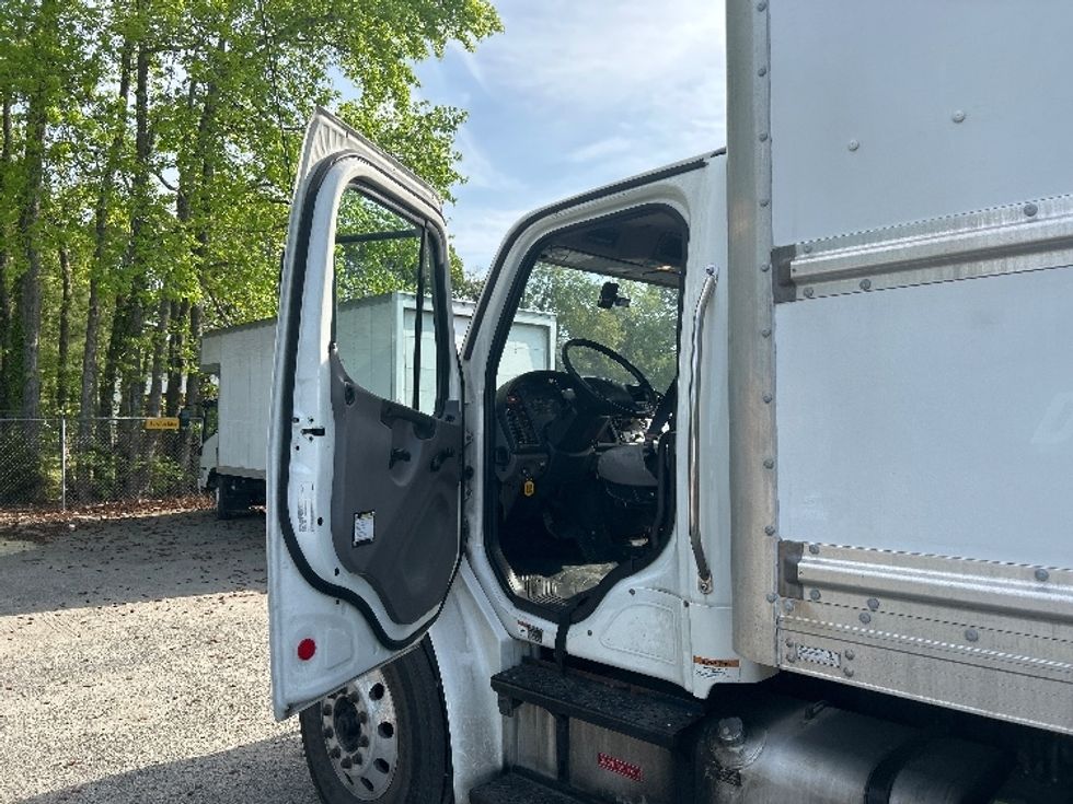 Medium Duty Box Truck-Light and Medium Duty Trucks-Freightliner-2020-M2-Prince George-VA-191,775\n\t\tmiles-$ 51,000 - Image 16