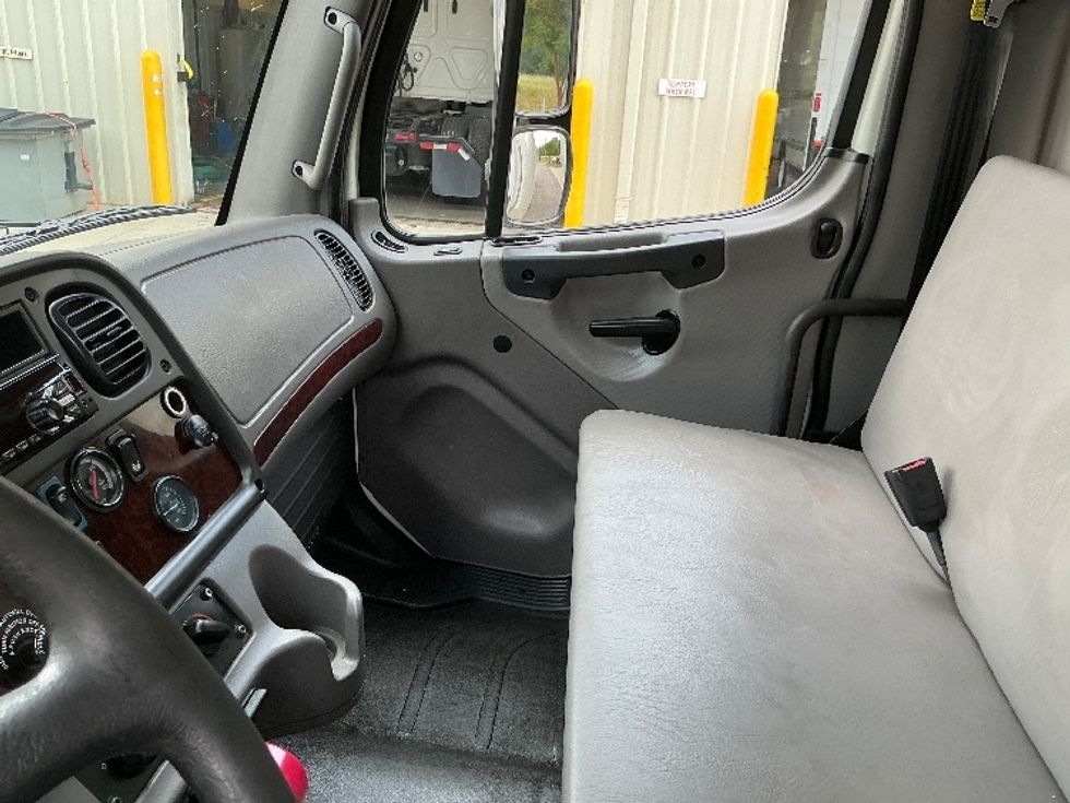 Medium Duty Box Truck-Light and Medium Duty Trucks-Freightliner-2020-M2-Prince George-VA-213,215\n\t\tmiles-$ 53,250 - Image 19